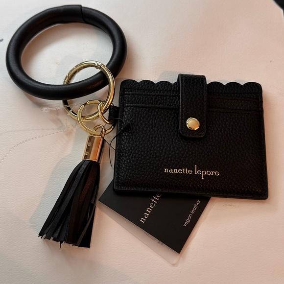 Black bracelet with a gold o- ring for car keys and credit card holder. - Picture 4 of 6